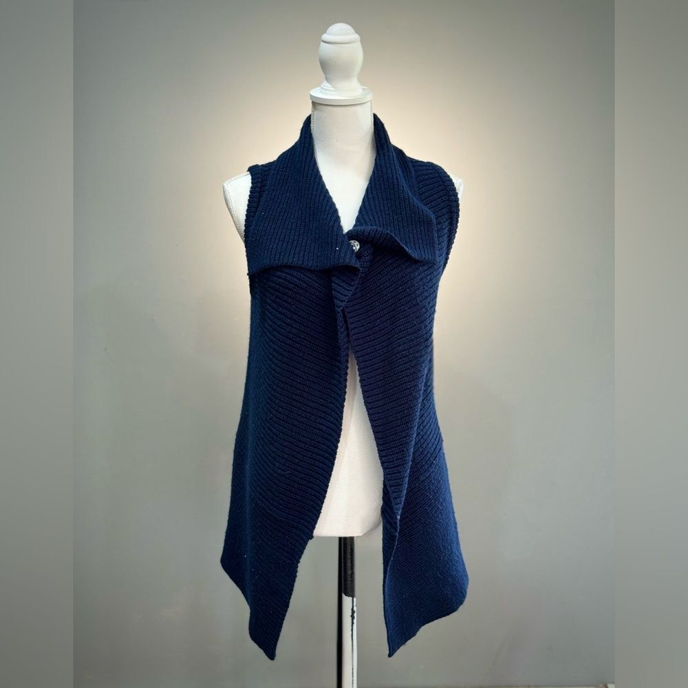 SALE! Navy Chico’s Knit Open Sleeveless Sweater Size 0 (4) EUC
